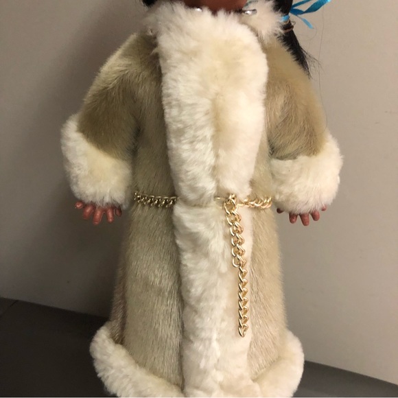 Vintage Regal Made in Canada Doll - Beautiful Condition & beautiful details - Picture 7 of 16